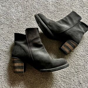 Eric Michael Boots Size 40 Ankle Booties Block Heels Gray Leather Side Zipper
